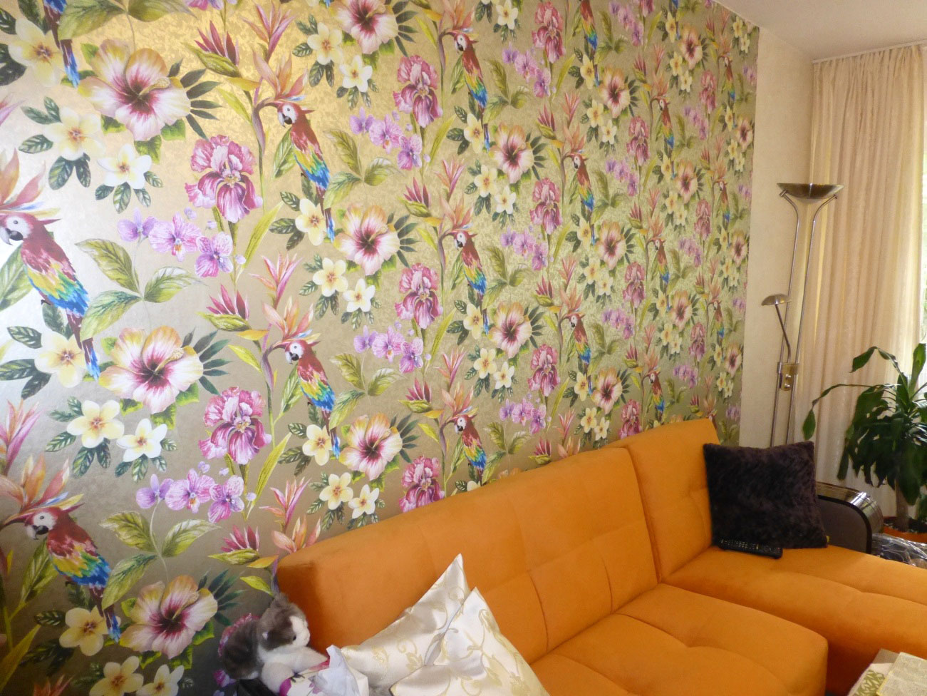 Wohnzimmer Renovieren mit Blumentapete