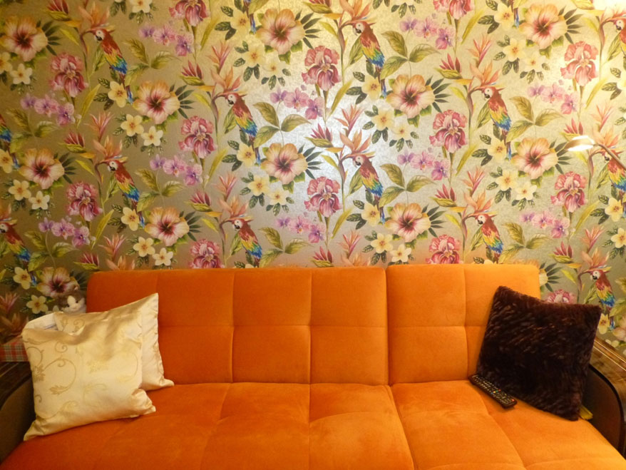 Wohnzimmer Renovieren mit Blumentapete