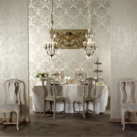 Raumbild mit Luxus Tapeten Barock Stil mit Silber metallic Schimmer