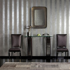 Raumbild mit Luxus Tapete Barock Stil Streifen mit Silber metallic Schimmer aus Berlin online kaufen
