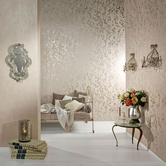 Raumbild Diele mit Luxus Tapeten Barock Stil mit Silber metallic Schimmer