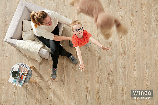 Raumbild mit Bio Boden in Holzoptik