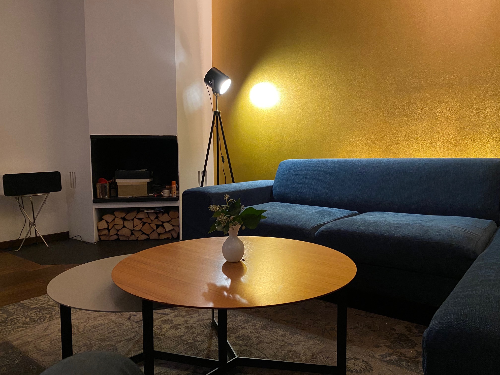 Renovieren - goldener Lack im Wohnzimmer