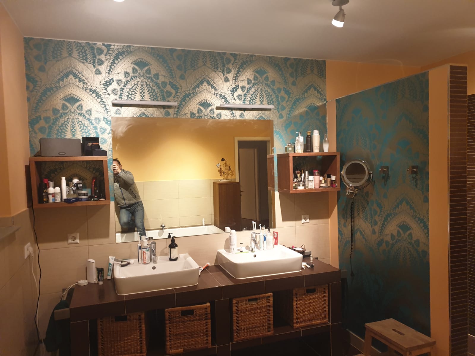 Renovieren - Tapete Jugendstil / Art Deco Muster silber türkis im Bad