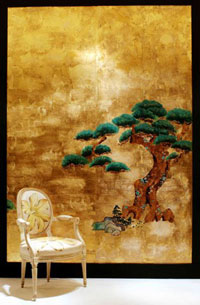 Raumbild Wohnzimmer - Tapeten Idee Motiv Baum grün braun Tapete handgemalt auf antik gold