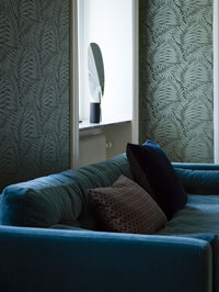 Raumbild Wohnzimmer - Tapeten Idee grün Engblad Lounge Luxe Myfair aus Berlin Deutschland