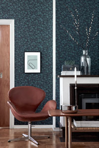 Raumbild Wohnzimmer - Tapeten Idee Blätter grün schwarz Amorina Fireplace aus Berlin Deutschland