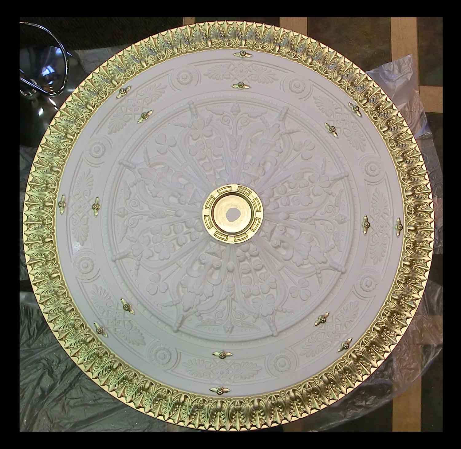 Decken Stil Rosette gold weiss handgemalt aus Berlin online kaufen