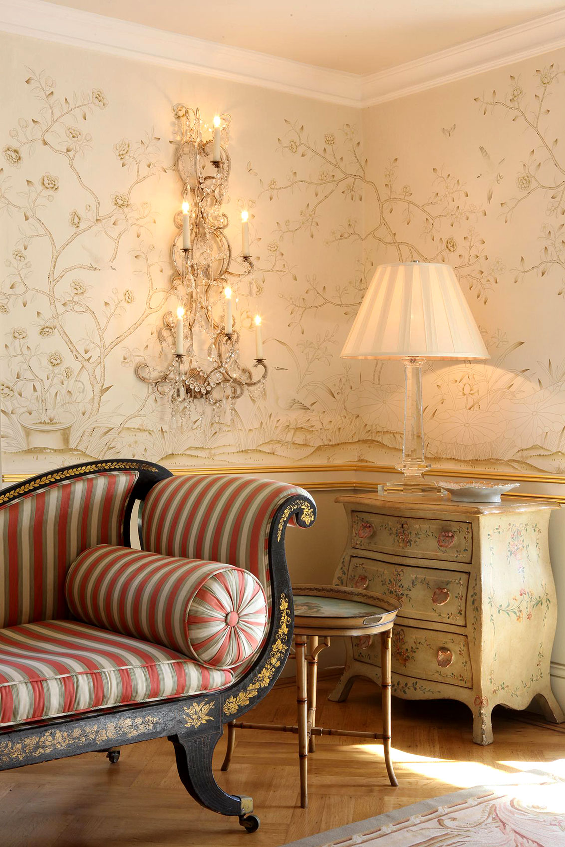 Exklusive Luxus Tapete Wohnzimmer Blumen Motiv beige creme auf wei&szlig; mit Gold auf Seide, Papier oder Gold handgemalt online kaufen