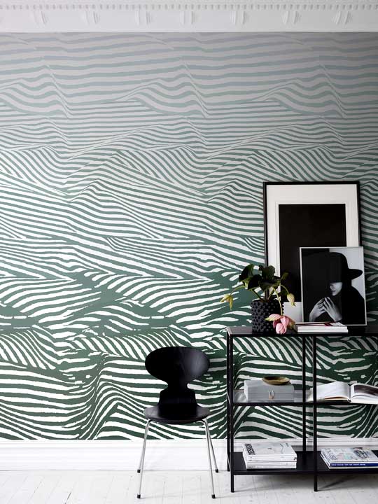 Tapete mit verschlungenen Streifen im Wohnzimmer aus Berlin online kaufen